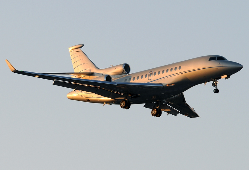 Illustration for article titled “Dios me dijo que necesitaba un Falcon 7X”: un televangelista pide a sus seguidores que le compren un avión de 54 millones de dólares